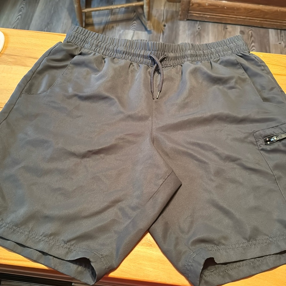 Men’s NWOT Gray BCG Shorts